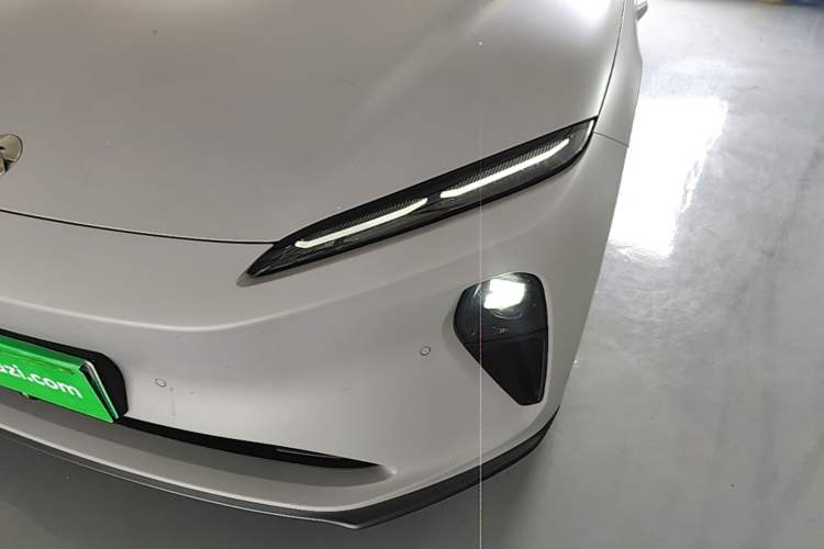 Used Nio ET5 2022 75 kWh Left Front Headlight