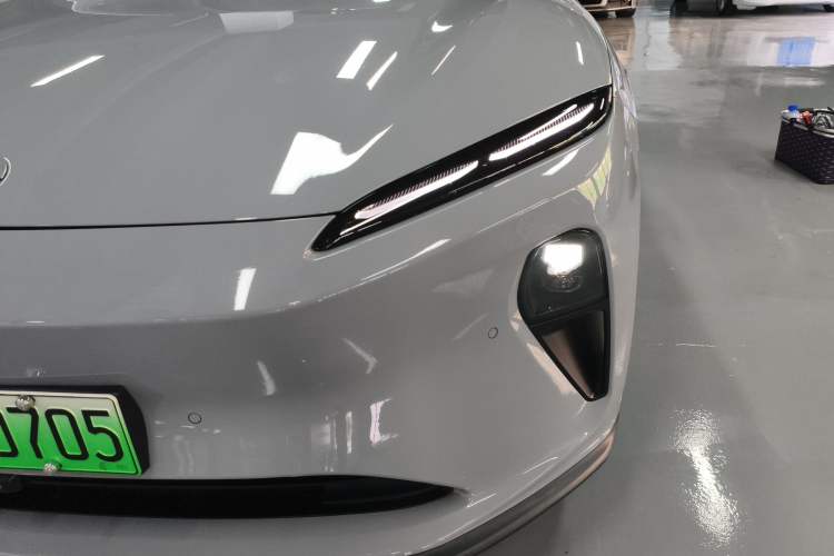 Used Nio ET5 2022 75 kWh Left Front Headlight