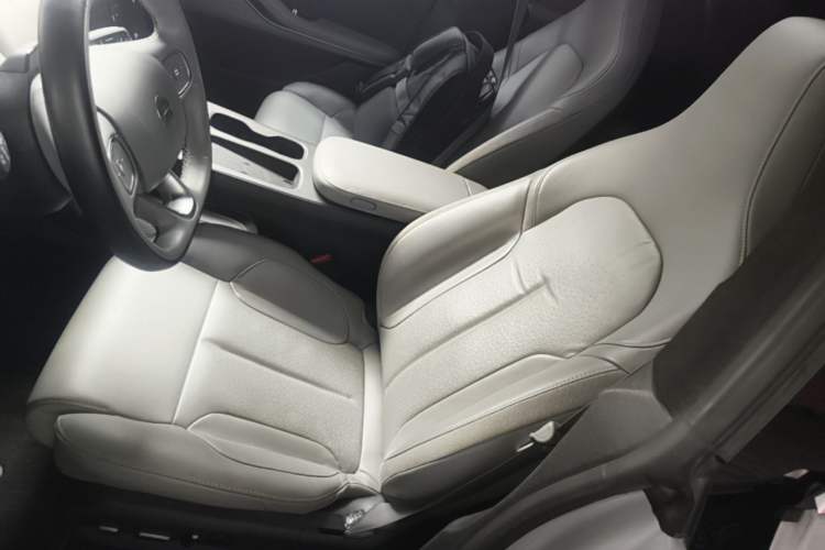 Used Nio ET5 2022 75 kWh Left Front Seat
