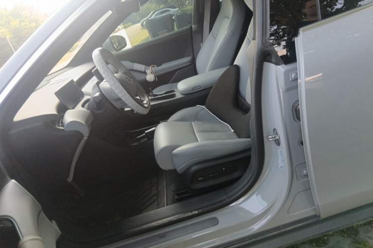 Used Nio ET5 2022 75 kWh Left Front Seat