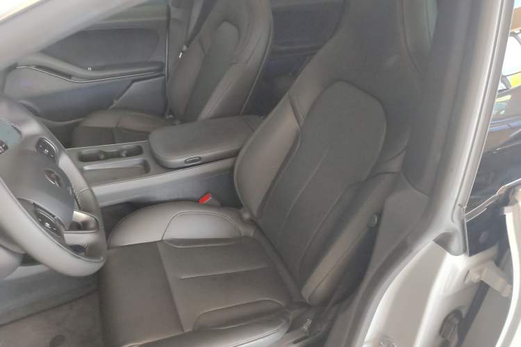 Used Nio ET5 2022 75 kWh Left Front Seat