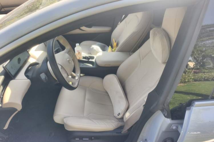 Used Nio ET5 2022 75 kWh Left Front Seat