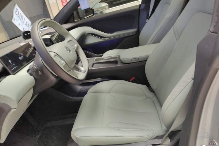 Used Nio ET5 2022 75 kWh Left Front Seat