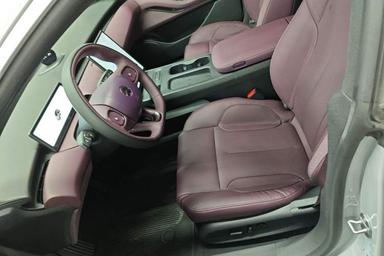 Used Nio ET5 2022 75 kWh Left Front Seat