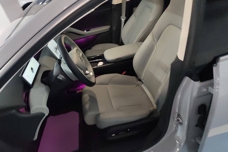 Used Nio ET5 2022 75 kWh Left Front Seat