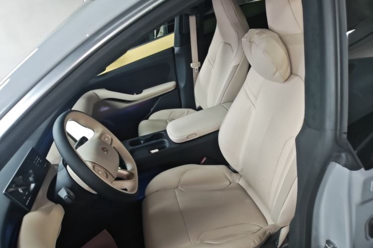 Used Nio ET5 2022 75 kWh Left Front Seat