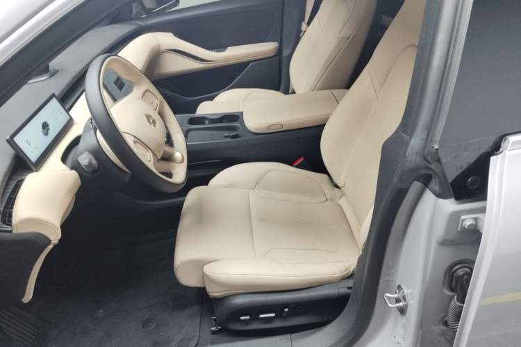 Used Nio ET5 2022 75 kWh Left Front Seat