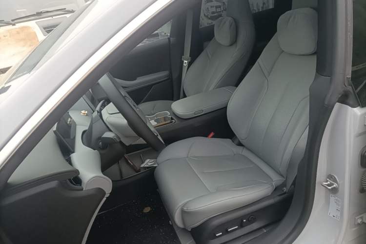 Used Nio ET5 2022 75 kWh Left Front Seat