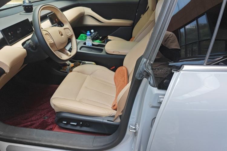 Used Nio ET5 2022 75 kWh Left Front Seat