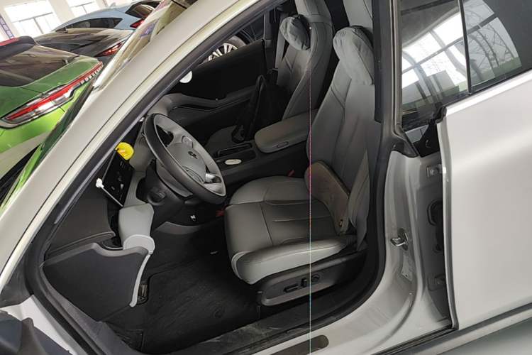 Used Nio ET5 2022 75 kWh Left Front Seat