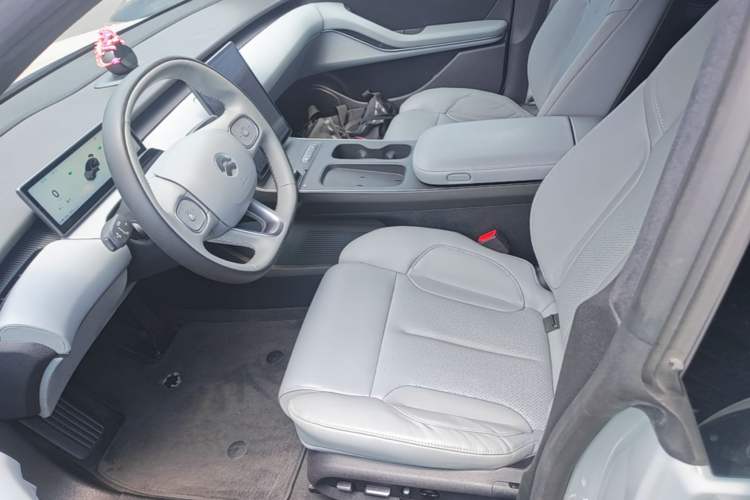 Used Nio ET5 2022 75 kWh Left Front Seat