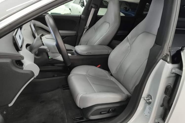 Used Nio ET5 2022 75 kWh Left Front Seat