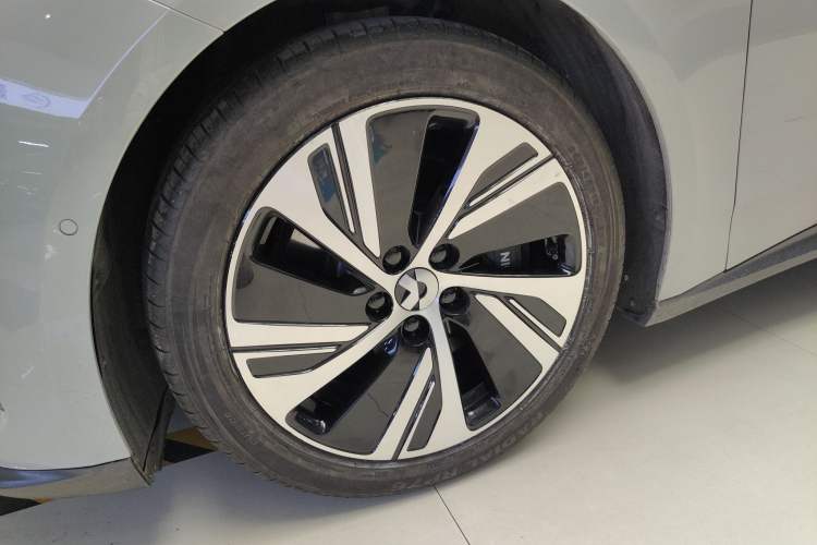 Used Nio ET5 2022 75 kWh Left Front Wheel Hub