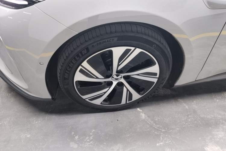 Used Nio ET5 2022 75 kWh Left Front Wheel Hub