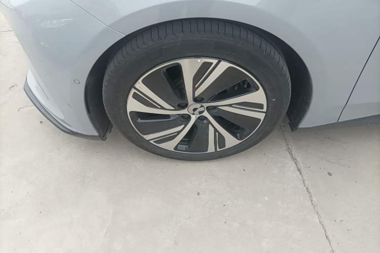 Used Nio ET5 2022 75 kWh Left Front Wheel Hub