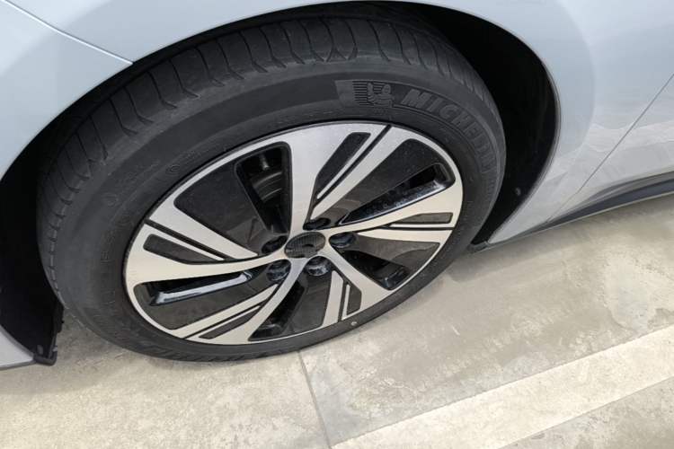 Used Nio ET5 2022 75 kWh Left Front Wheel Hub