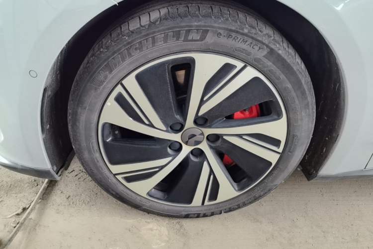 Used Nio ET5 2022 75 kWh Left Front Wheel Hub
