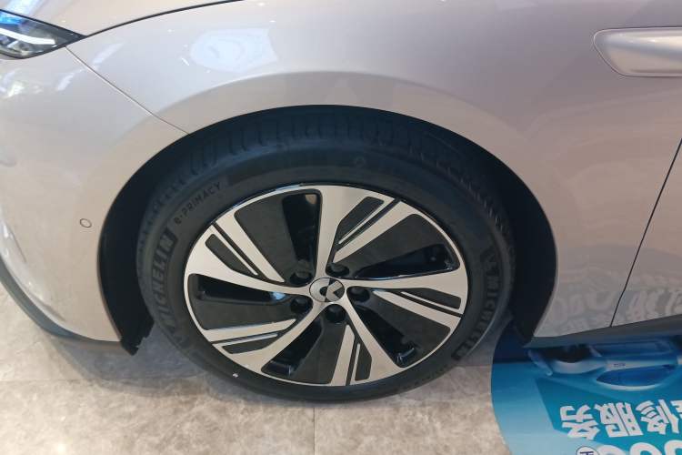 Used Nio ET5 2022 75 kWh Left Front Wheel Hub