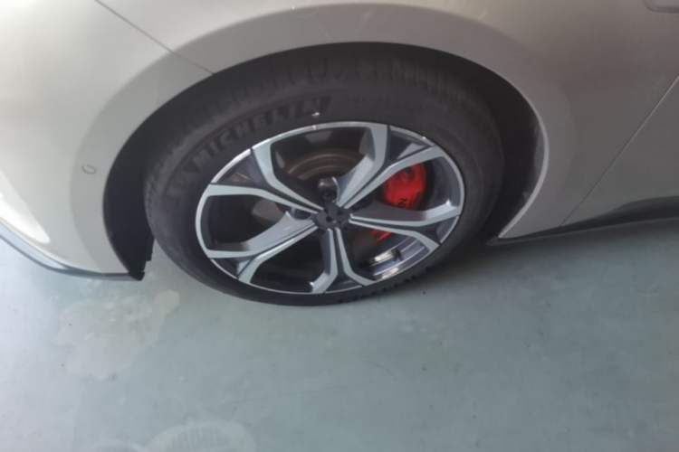 Used Nio ET5 2022 75 kWh Left Front Wheel Hub