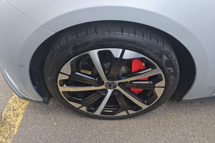 Used Nio ET5 2022 75 kWh Left Front Wheel Hub