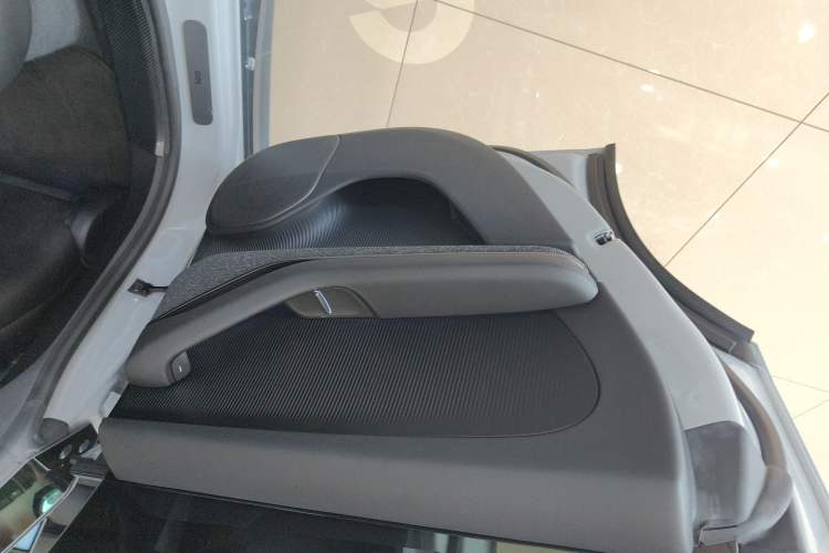 Used Nio ET5 2022 75 kWh Left Rear Door Interior