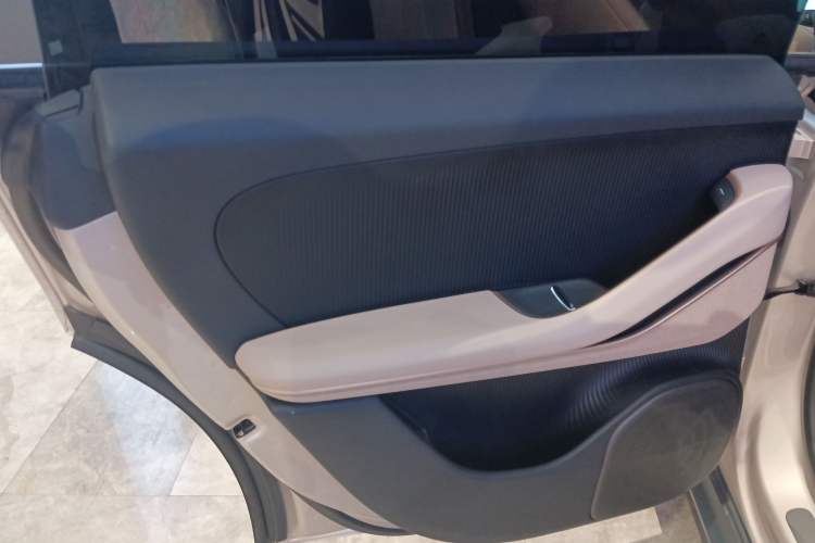 Used Nio ET5 2022 75 kWh Left Rear Door Interior