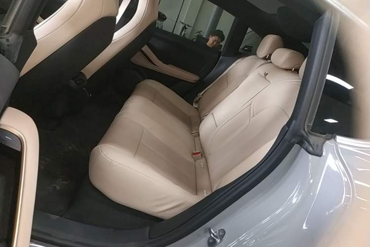 Used Nio ET5 2022 75 kWh Left Rear Seat