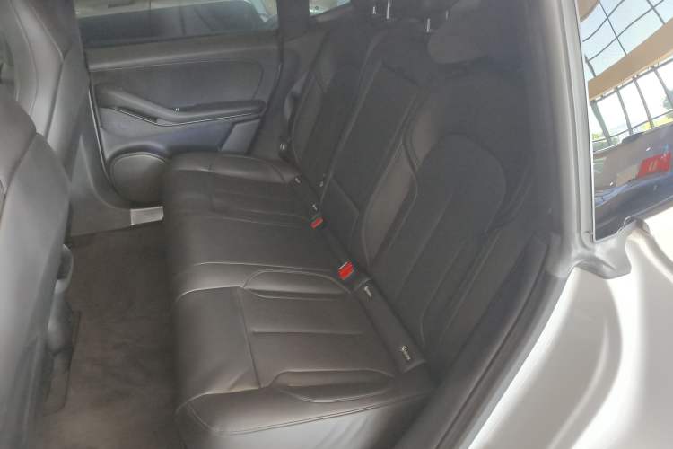 Used Nio ET5 2022 75 kWh Left Rear Seat