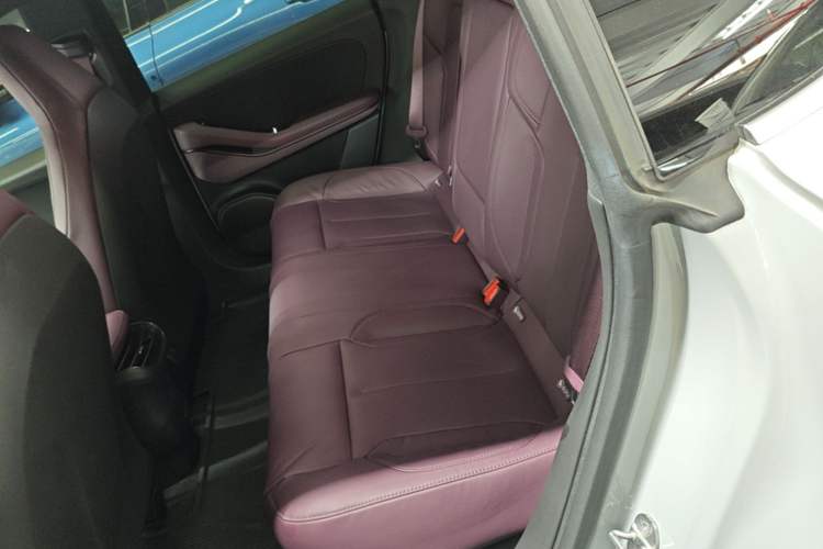 Used Nio ET5 2022 75 kWh Left Rear Seat