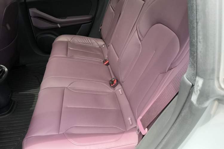 Used Nio ET5 2022 75 kWh Left Rear Seat