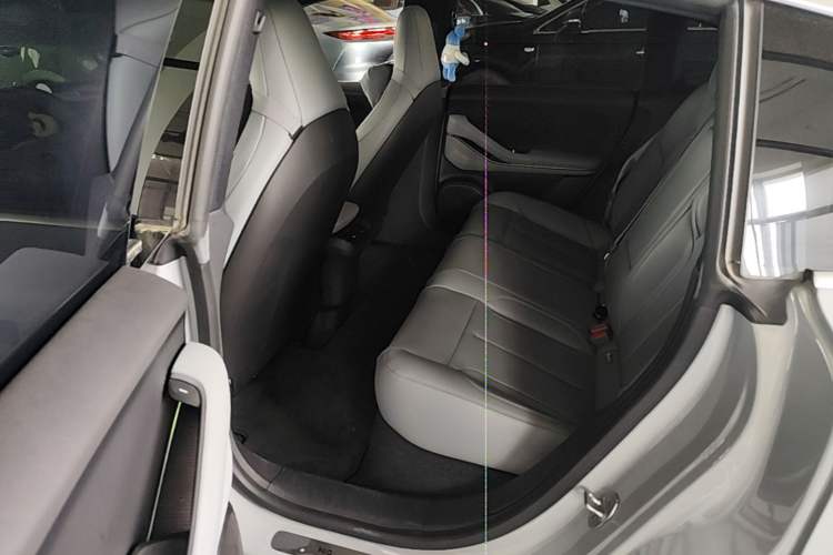 Used Nio ET5 2022 75 kWh Left Rear Seat