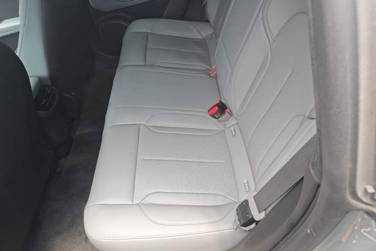 Used Nio ET5 2022 75 kWh Left Rear Seat