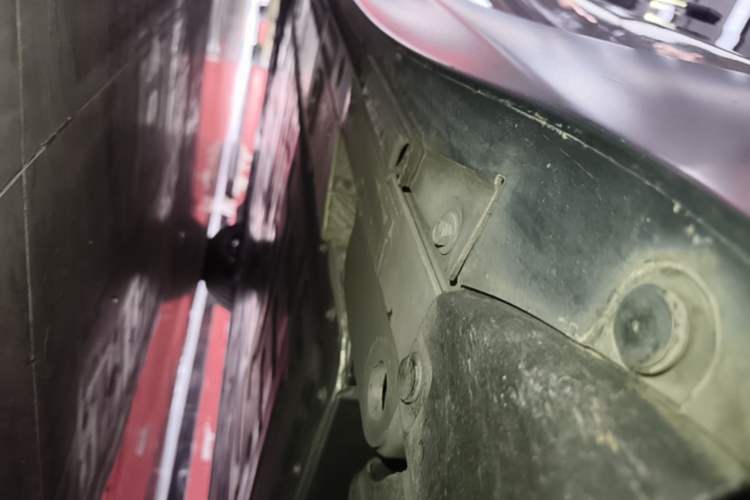 Used Nio ET5 2022 75 kWh Left Side Sill