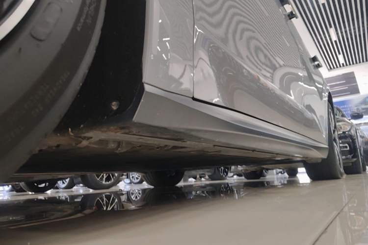 Used Nio ET5 2022 75 kWh Left Side Sill
