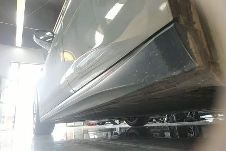 Used Nio ET5 2022 75 kWh Left Side Sill