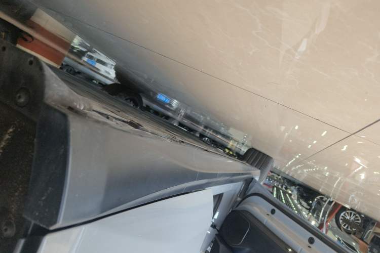 Used Nio ET5 2022 75 kWh Left Side Sill