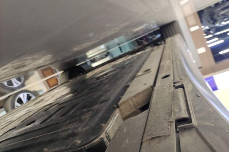 Used Nio ET5 2022 75 kWh Left Side Sill