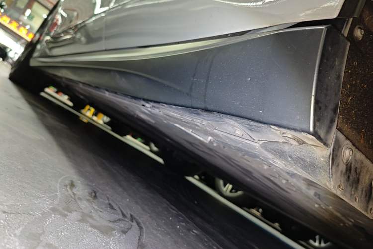 Used Nio ET5 2022 75 kWh Left Side Sill