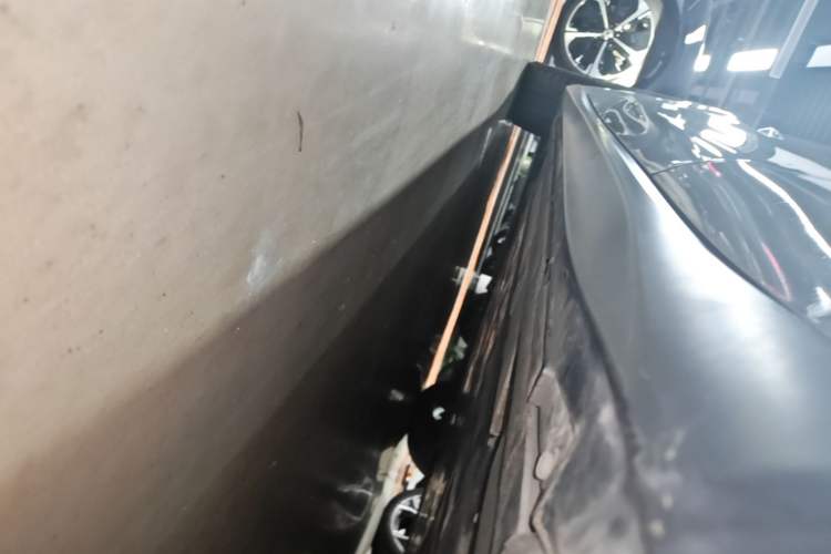 Used Nio ET5 2022 75 kWh Left Side Sill