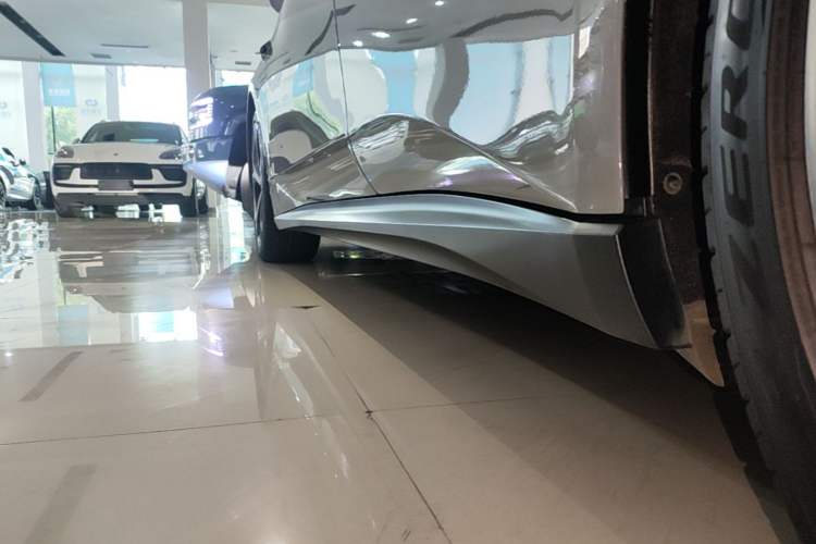 Used Nio ET5 2022 75 kWh Left Side Sill