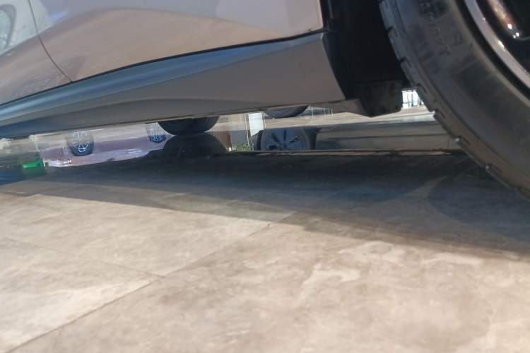 Used Nio ET5 2022 75 kWh Left Side Sill