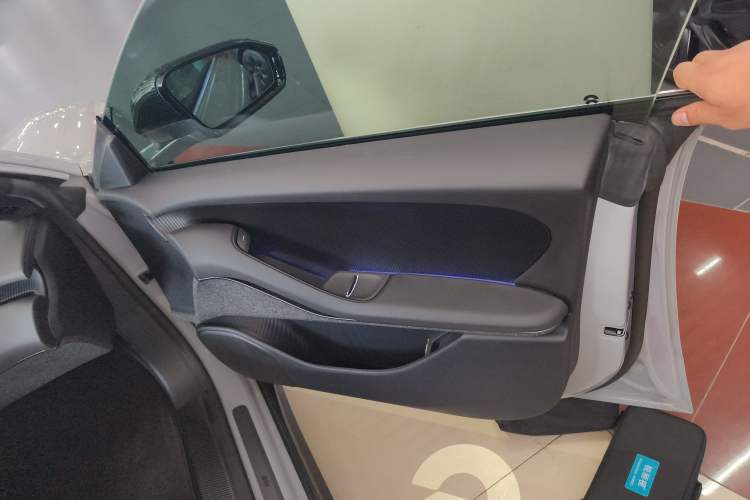 Used Nio ET5 2022 75 kWh Right Front Door Interior