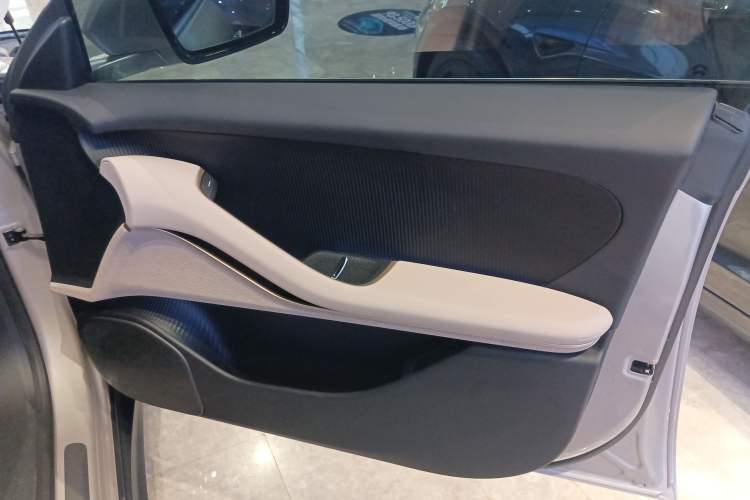 Used Nio ET5 2022 75 kWh Right Front Door Interior