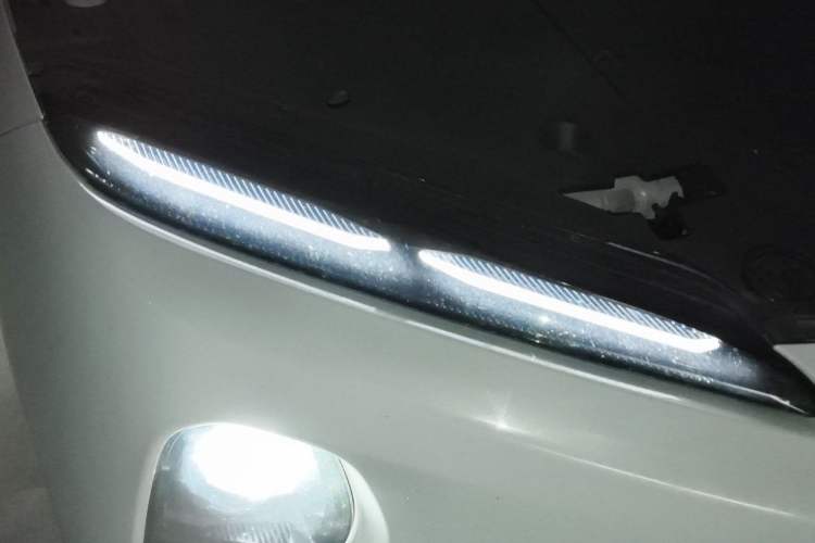 Used Nio ET5 2022 75 kWh Right Front Headlight