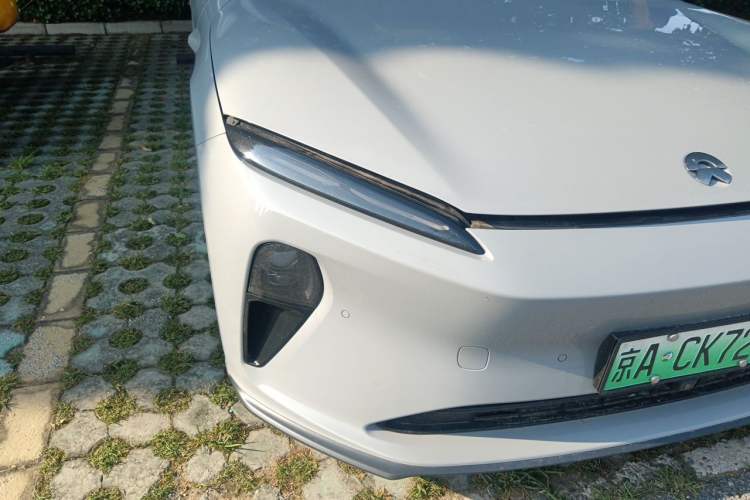 Used Nio ET5 2022 75 kWh Right Front Headlight