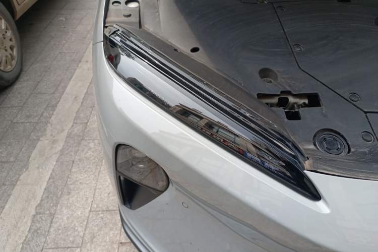 Used Nio ET5 2022 75 kWh Right Front Headlight