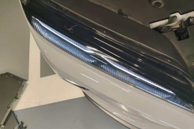 Used Nio ET5 2022 75 kWh Right Front Headlight