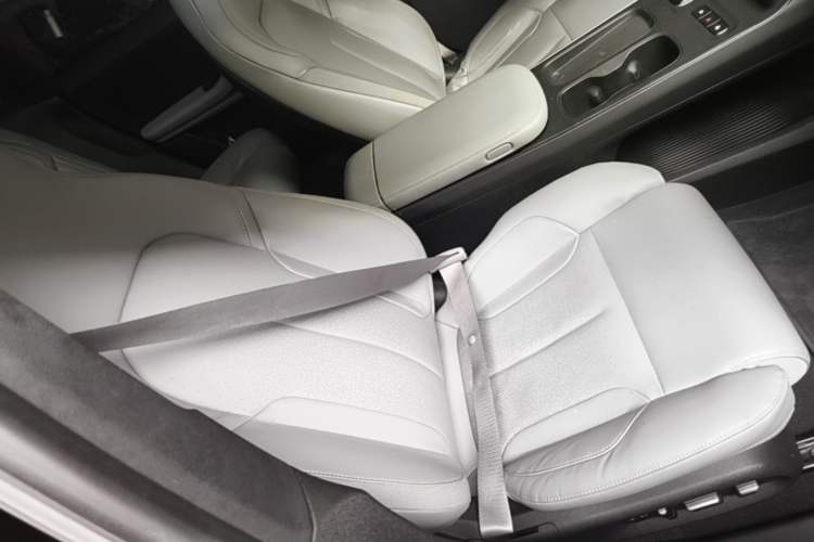 Used Nio ET5 2022 75 kWh Right Front Seat
