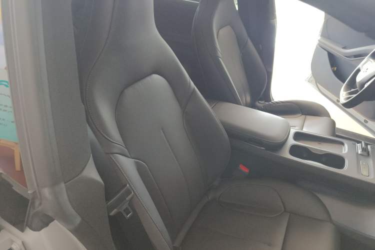Used Nio ET5 2022 75 kWh Right Front Seat