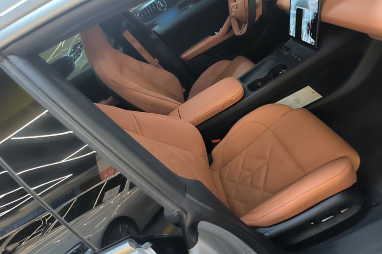 Used Nio ET5 2022 100 kWh Right Front Seat